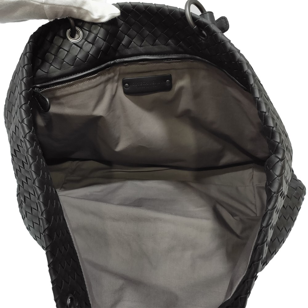 【BOTTEGA VENETA 】297983 經典編織羊皮壓扣羅馬手提包(黑色)