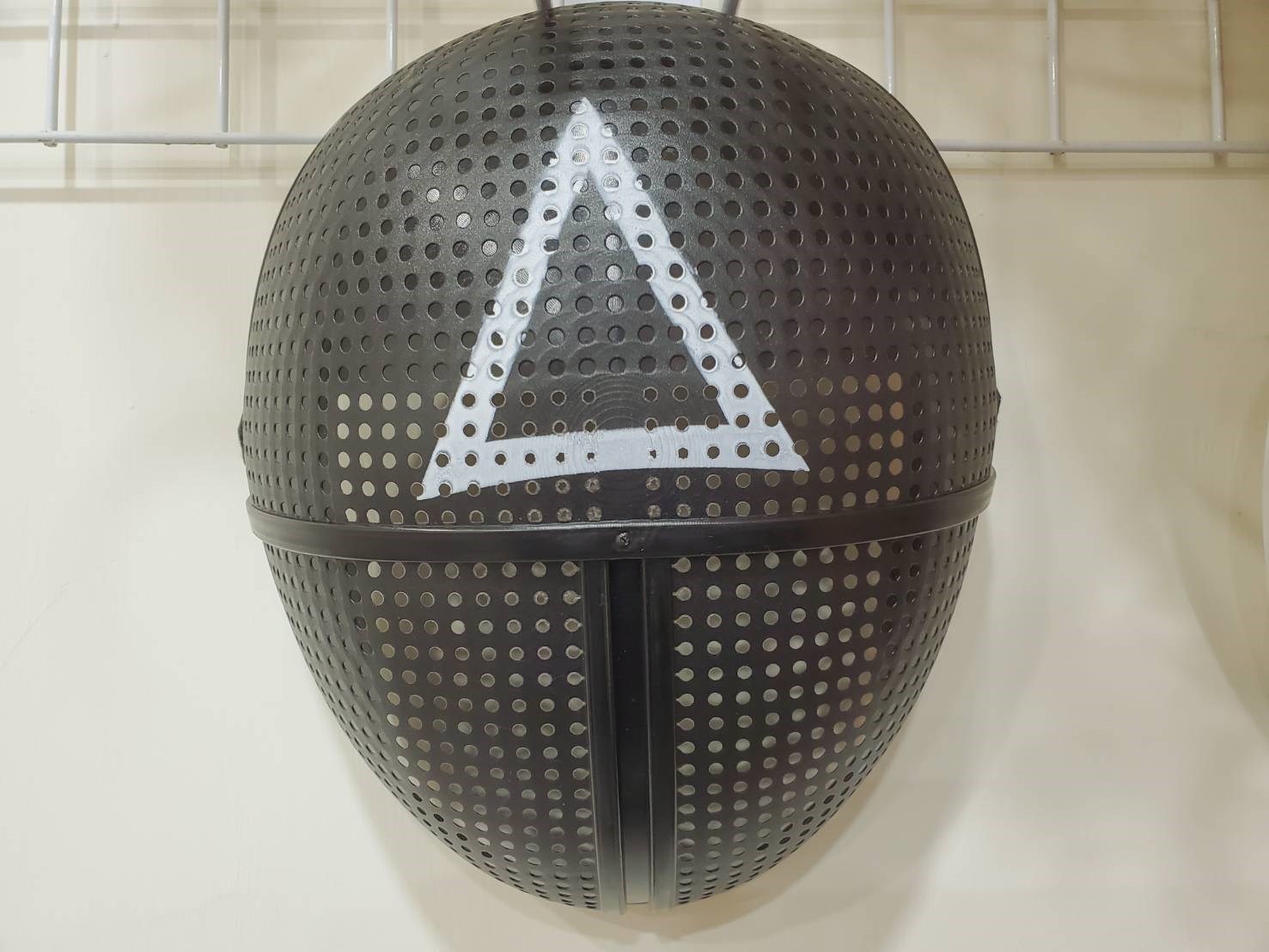 魷魚遊戲-紅衣人守衛者/三角形