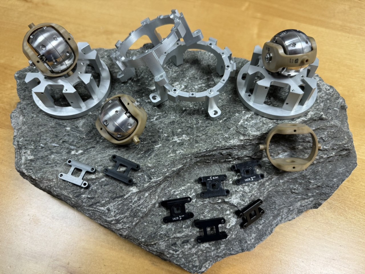低軌衛星零件
