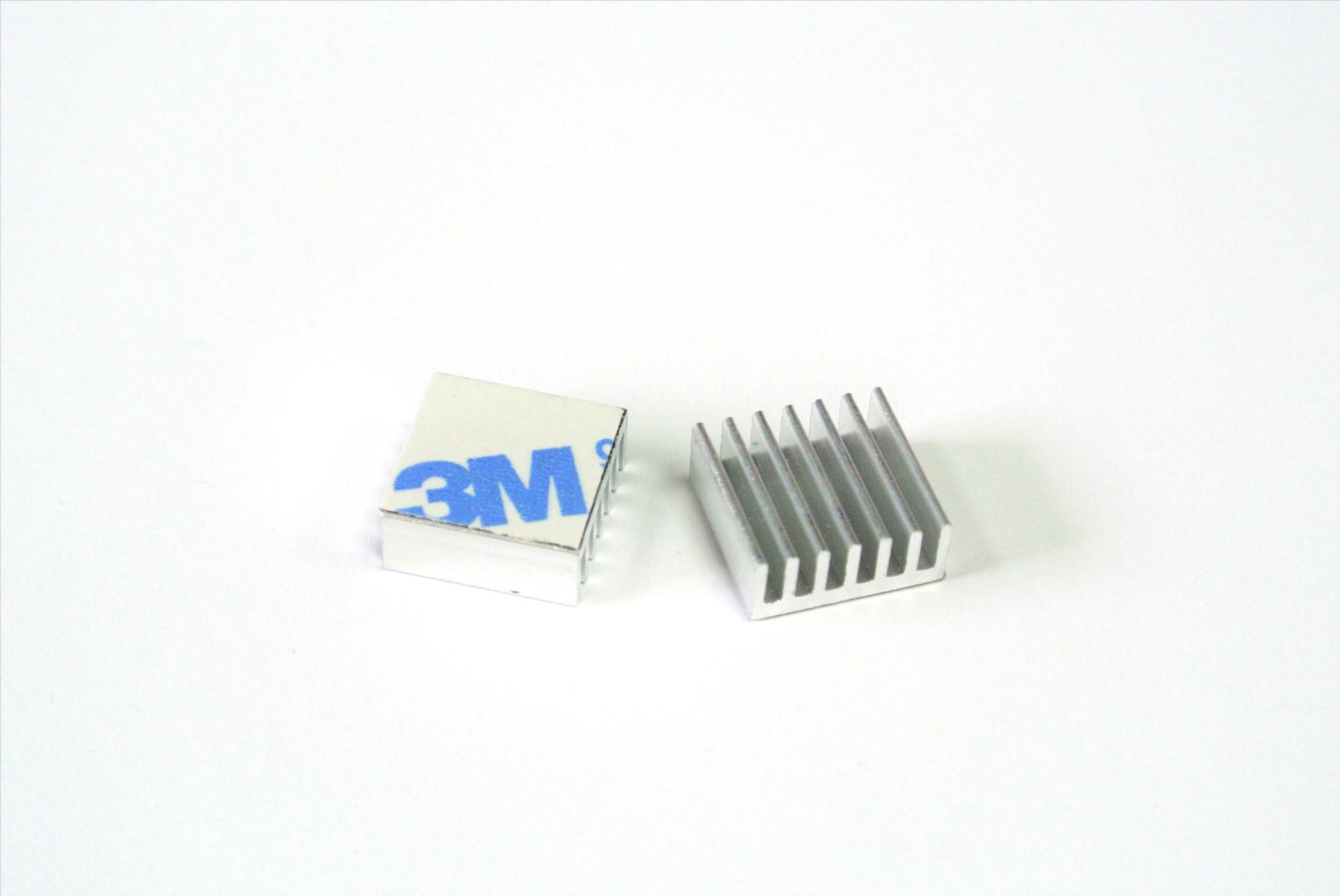 散熱片 14mmX14mm  1包2入