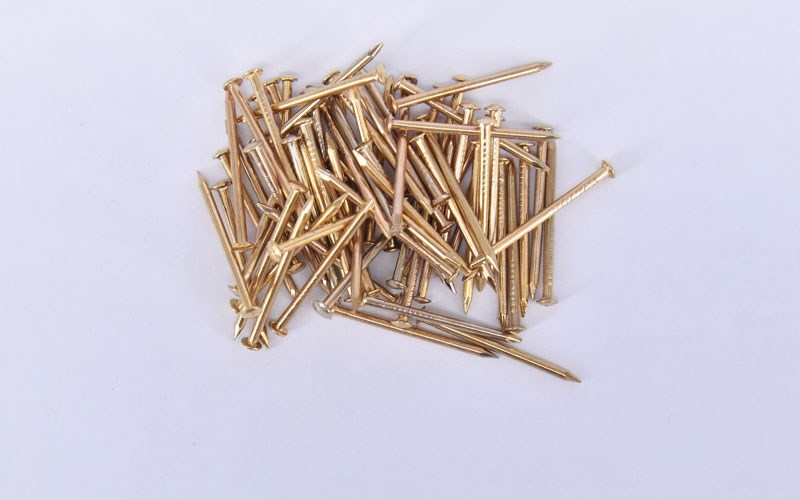 金色鐵釘