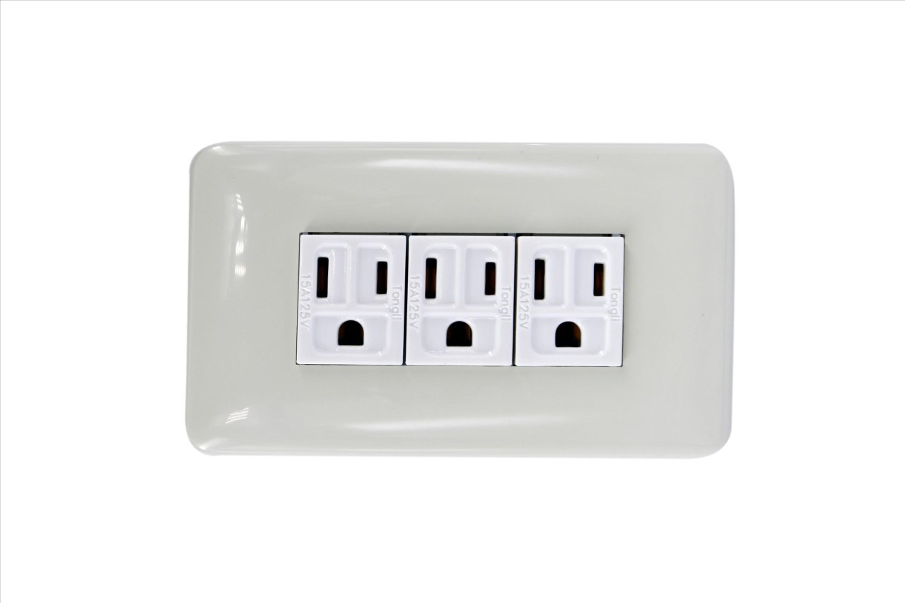 97-077 聯蓋式電腦插座附接地 (直插) 15A 125V
