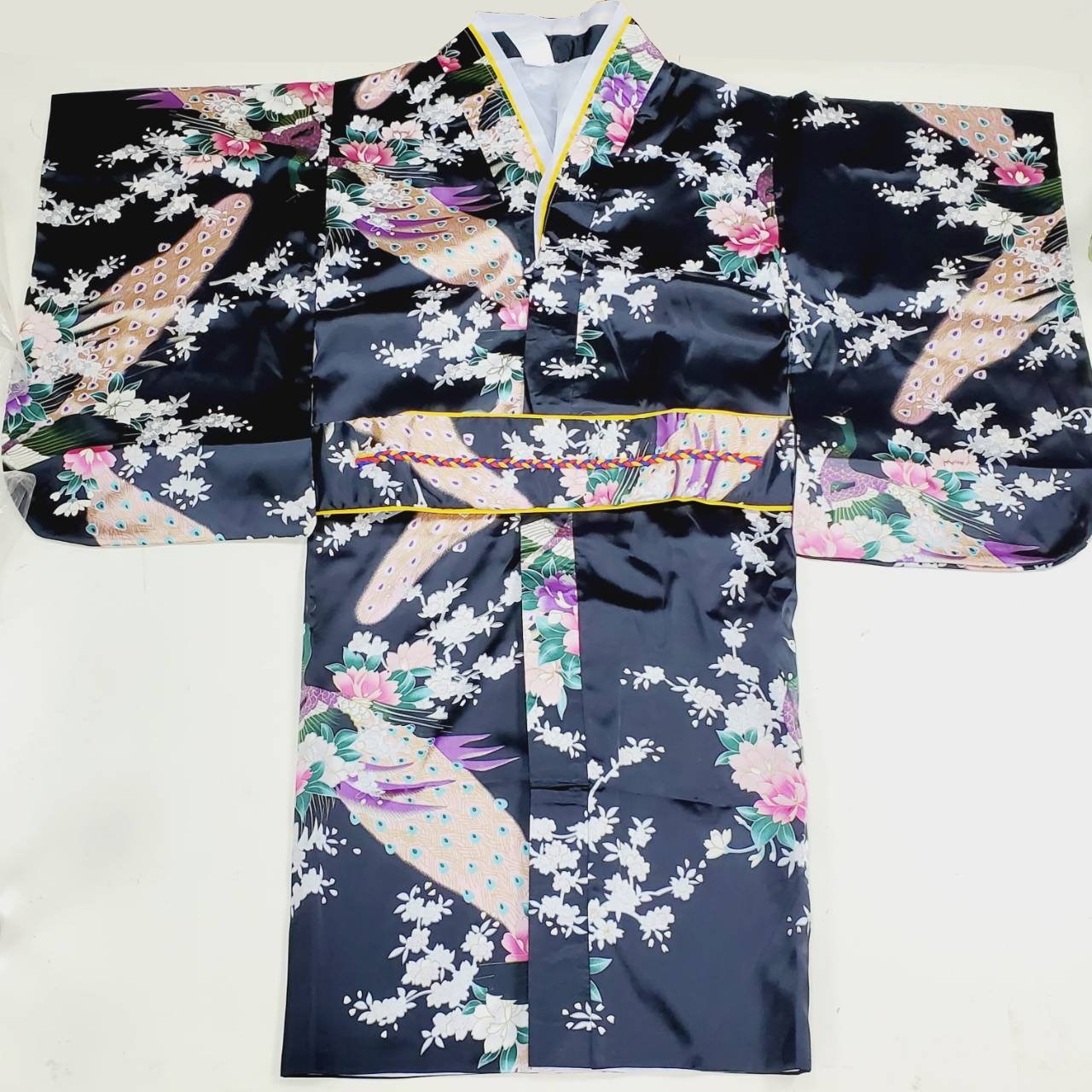 黑色孔雀長和服