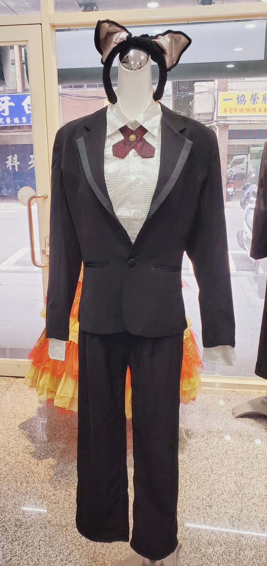晚安大小姐/執事伴舞群(右邊那位貓耳男) 