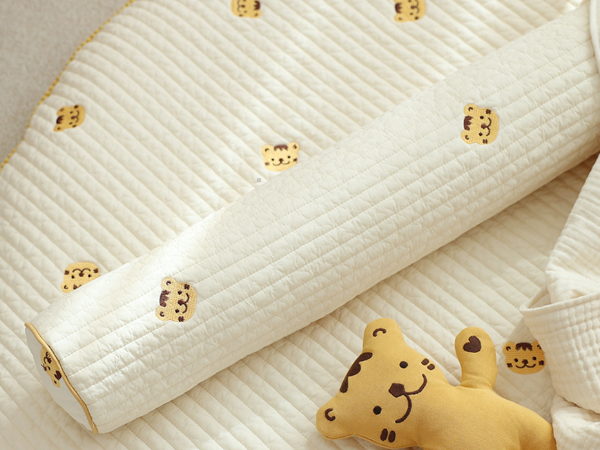 刺繡小熊 嬰兒床邊枕 圓錐枕 防撞枕