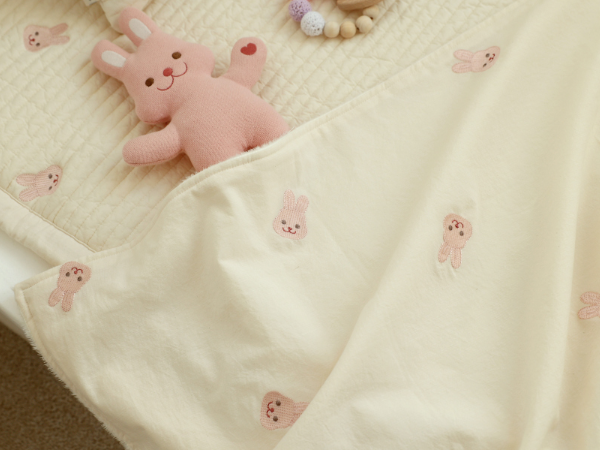 刺繡小熊 超細纖維單面絨毯 嬰兒蓋毯 沙發毯 薄蓋毯 電腦毯