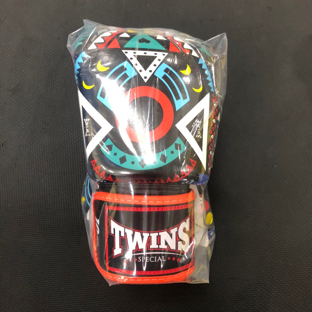 泰國 TWINS 真皮 拳套 10 OZ
