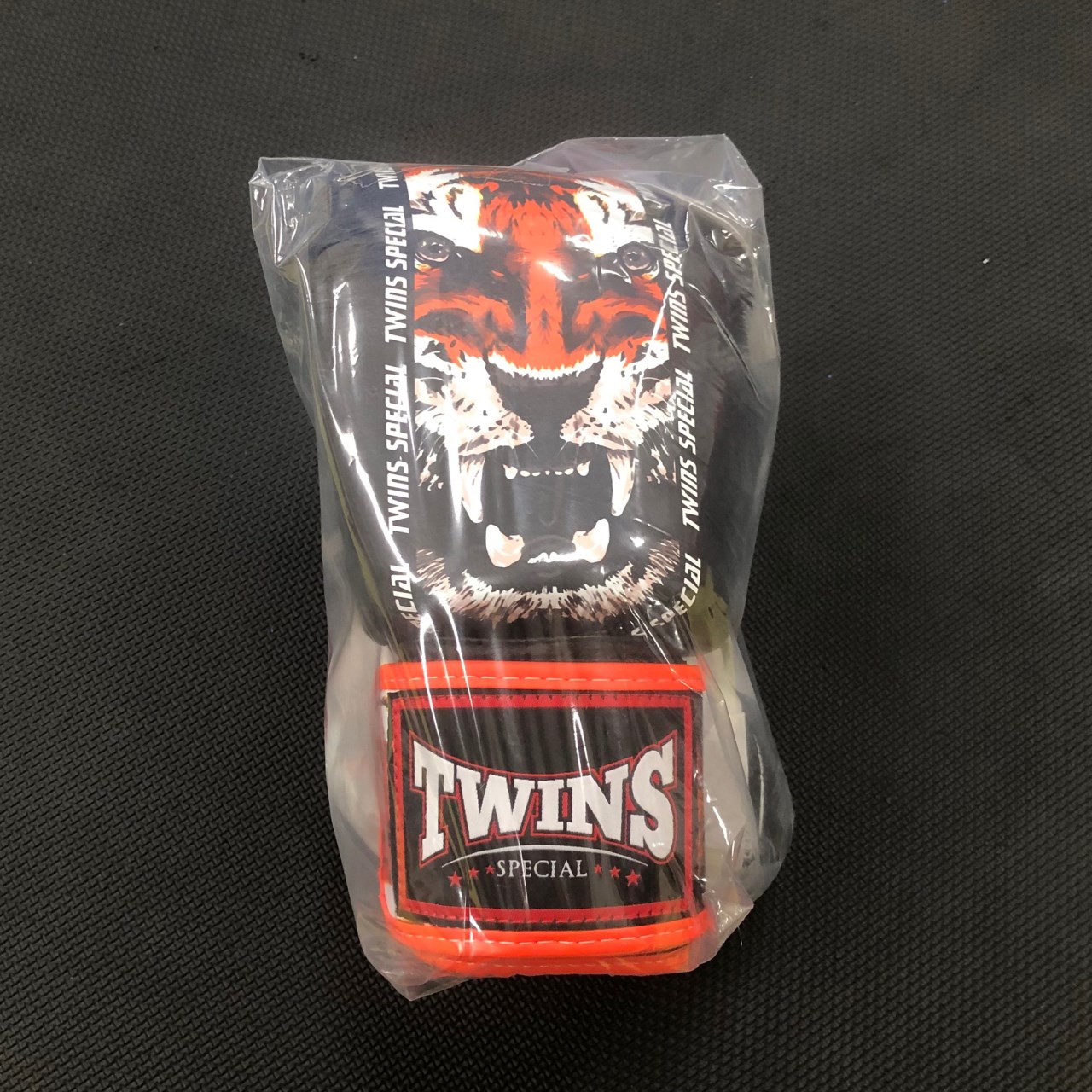 泰國 TWINS 真皮 拳套 10 OZ