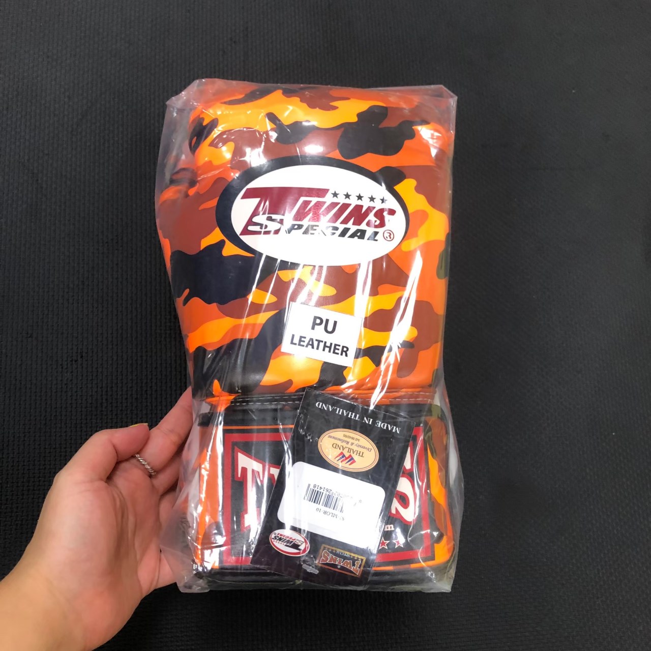 泰國 TWINS PU皮 拳套 10 OZ