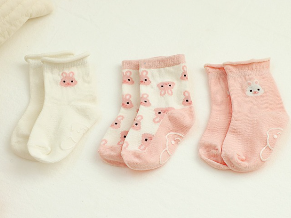 韓國製 Chezbebe 品牌小兔  嬰幼兒中長襪 防滑襪 (3入組)