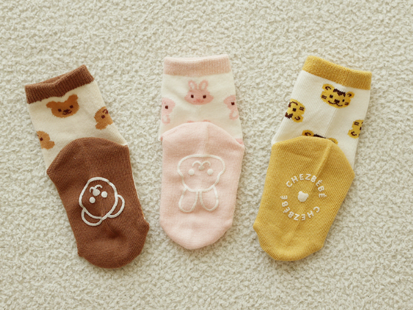 韓國製 Chezbebe 品牌小熊  嬰幼兒中長襪 防滑襪 (3入組)