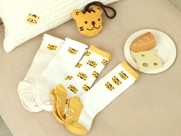 韓國製 Chezbebe 品牌小虎  嬰幼兒長襪 防滑襪 (4入組)