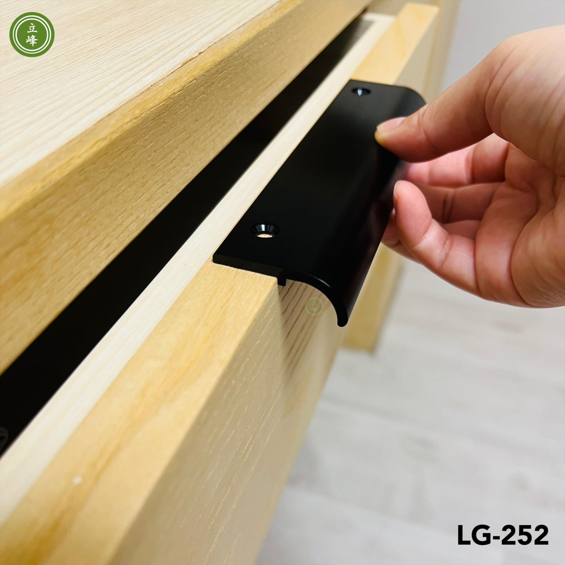 LG-252 L型 一片型把手【黑色】 
