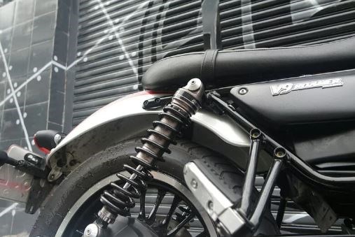MOTO GUZZI V9 Roamer EV 後避震器