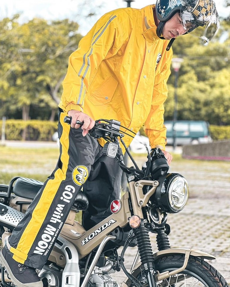 《遠古騎士》MOONEYES 騎士 兩件式 套裝 聯名 月亮眼睛 限量 雨衣 風衣 黃色款