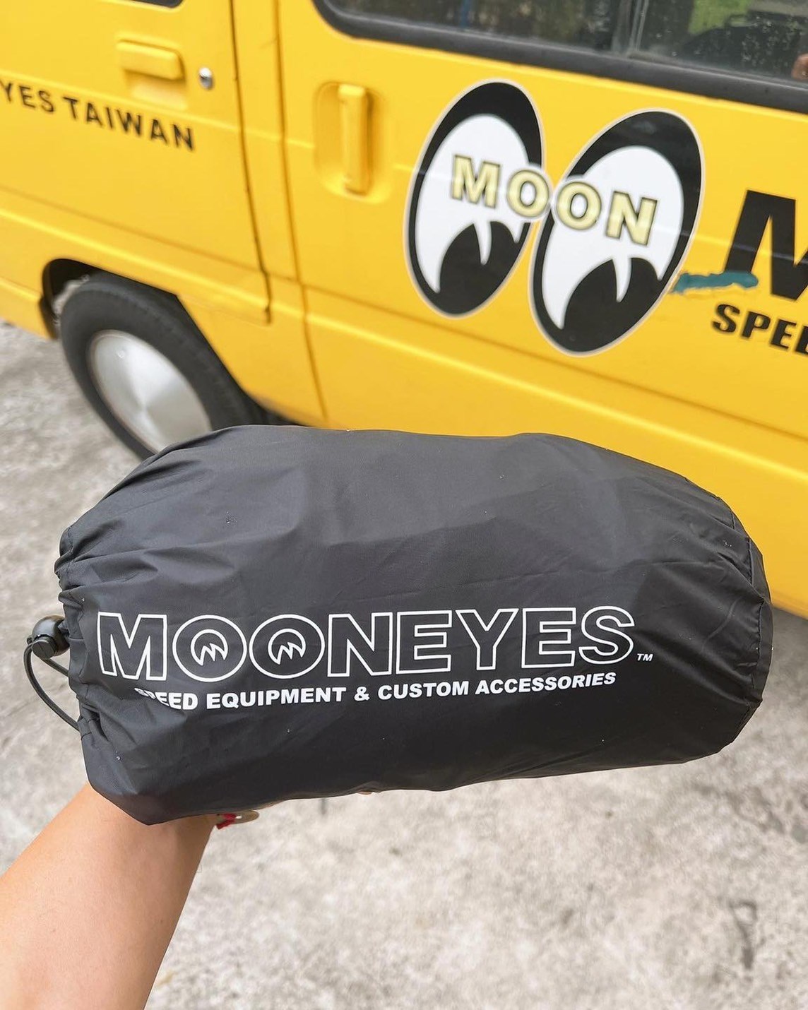《遠古騎士》MOONEYES 騎士 兩件式 套裝 聯名 月亮眼睛 限量 雨衣 風衣 黑色款