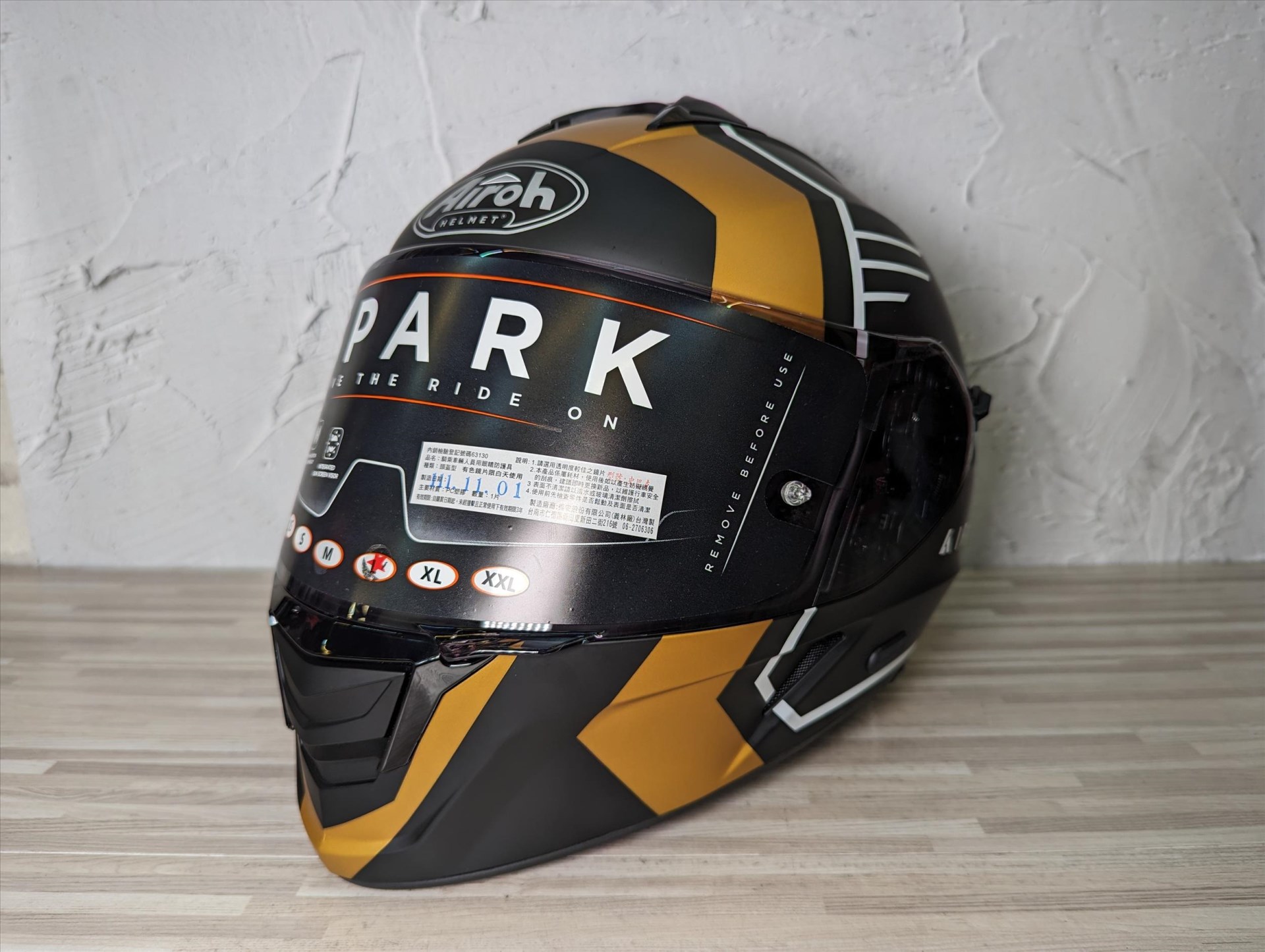 《遠古騎士》AIROH 義大利 SPARK #9 THRILL 消光黑/金 全罩帽 安全帽 墨片 通風