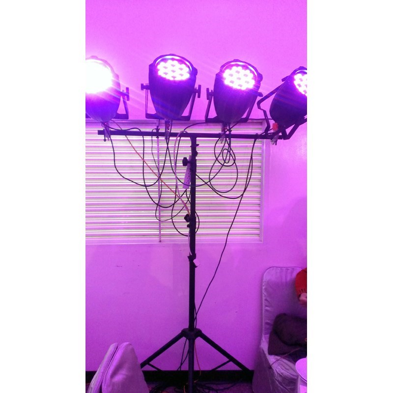 器材出租-LED PAR64染色效果燈出租(非販售)-日租每組4顆$1500/24h /多日優惠另洽