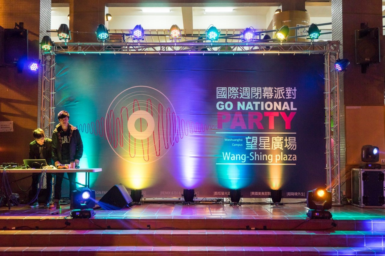 器材出租-LED PAR64染色效果燈出租(非販售)-日租每組4顆$1500/24h /多日優惠另洽