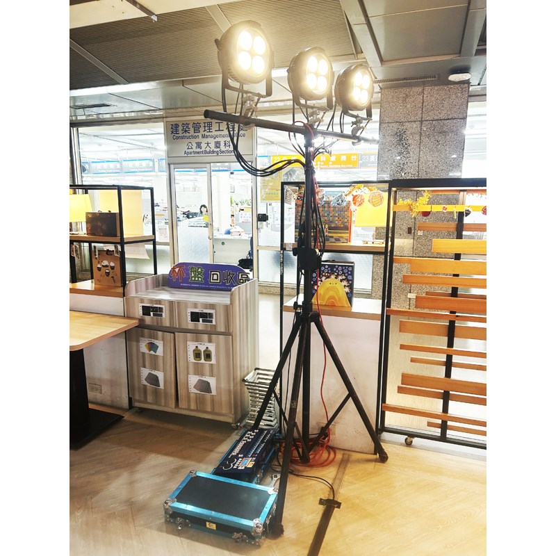 器材出租-LED PAR 面光燈200W/可調整色溫3200K-6500K(非販售)-日租每組6顆+控台+支架$3999/24h /多日優惠另洽 