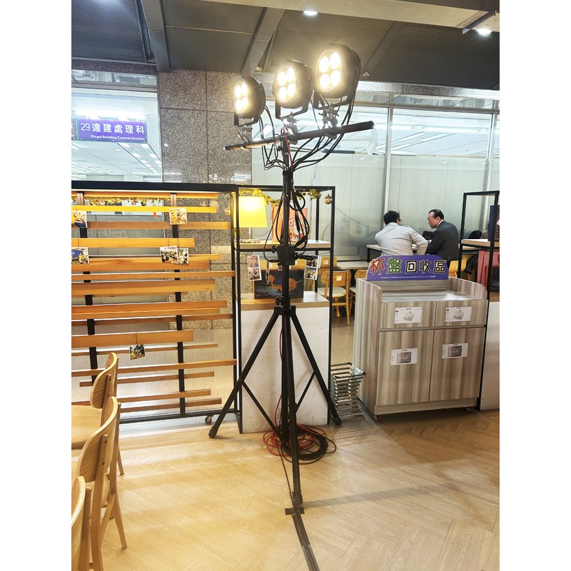 器材出租-LED PAR 面光燈200W/可調整色溫3200K-6500K(非販售)-日租每組6顆+控台+支架$3999/24h /多日優惠另洽 