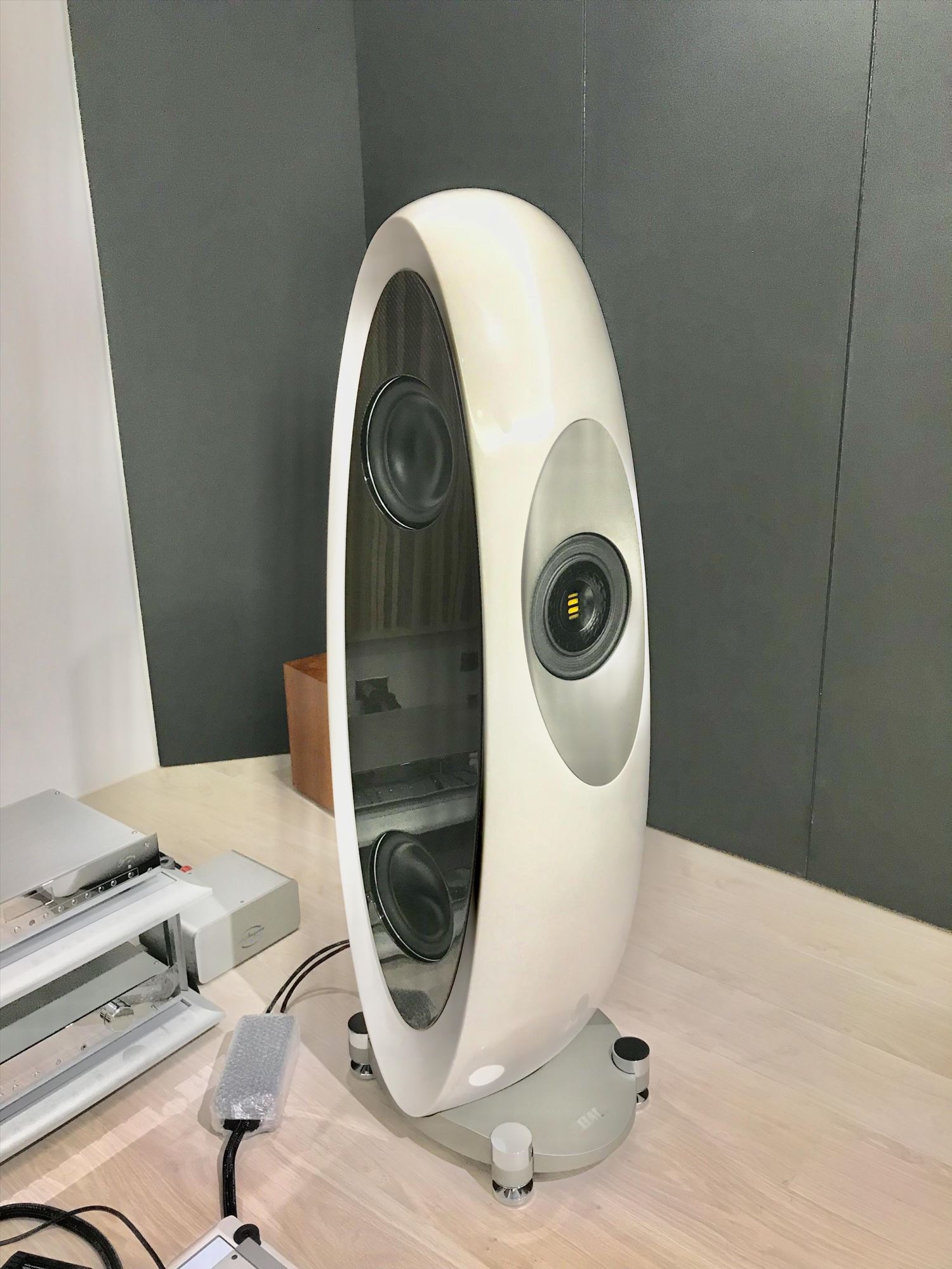 統元音響 ELAC Concentro M