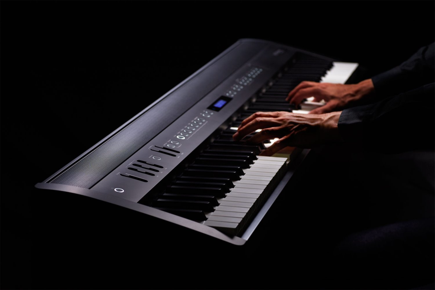 Roland FP-60X不含腳架 電鋼琴 (1) 中文說明書/使用手冊/保固卡 (2) 譜板 (3) 變壓器 (4) 電源線