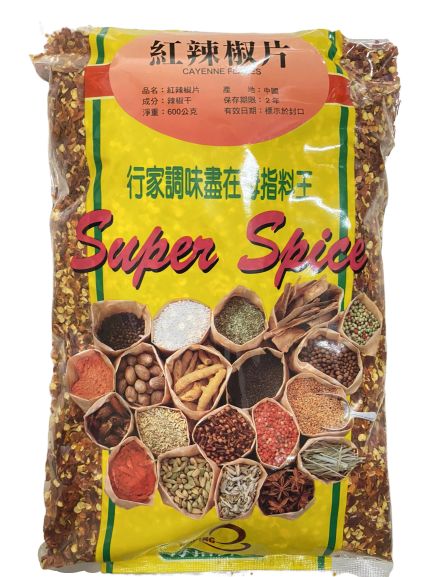 母指料王紅辣椒片(粗片辣椒,辣椒片,辣椒粗片,母指料王紅辣椒片)600克，母指料王紅辣椒片600克，辣香十足、色澤紅亮，適合乾鍋、拌麵、炒菜、滷味等各式料理。大容量商用包裝，無添加、純天然，餐飲業指定辣味調味料！台南高雄屏東快速配送