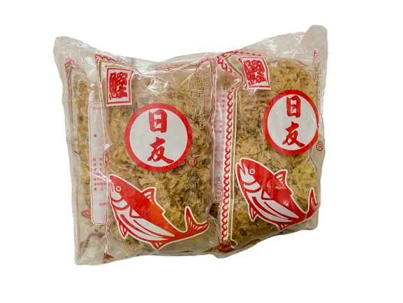 日友細柴魚片(細柴魚片)4小包一袋，是高湯料理與裝飾的撒料；也是萬用風味的增強器！台南、高雄、屏東皆可快速配送