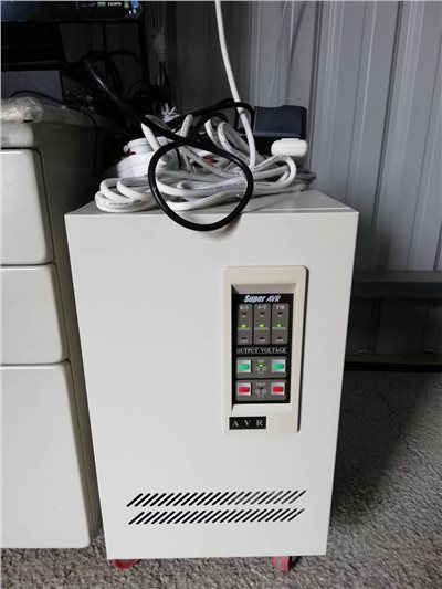 電子式穩壓器