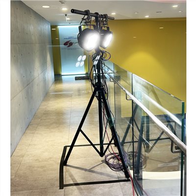 器材出租-LED PAR 面光燈200W/可調整色溫3200K-6500K(非販售)-日租每組4顆+控台+支架$3000/24h /多日優惠另洽 