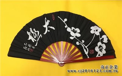 E-32太極扇(尼龍布)(黑色-紅骨)太極:梅花(台灣製)