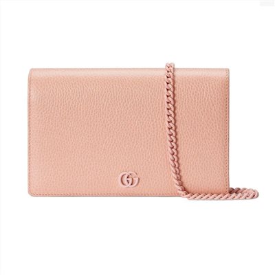 【  GUCCI 古馳  】497985 經典GG LOGO系列荔枝紋牛皮暗壓釦手拿/斜背包(粉膚色)