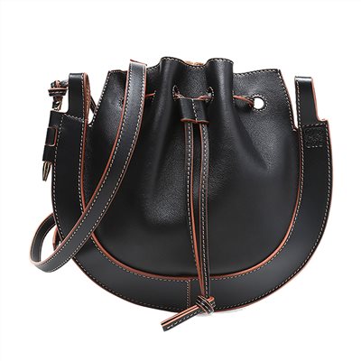 【LOEWE 羅威】A826303X02 Horseshoe小牛皮抽繩單肩/斜背包(黑色)