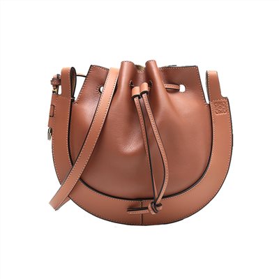 【LOEWE 羅威】A826303X02 Horseshoe小牛皮抽繩單肩/斜背包(棕色)