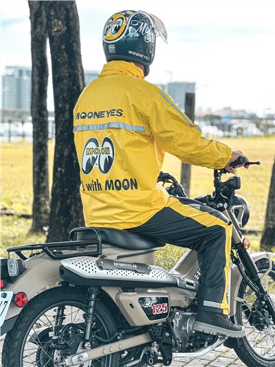 《遠古騎士》MOONEYES 騎士 兩件式 套裝 聯名 月亮眼睛 限量 雨衣 風衣 黃色款