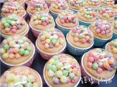 彩球杯子蛋糕