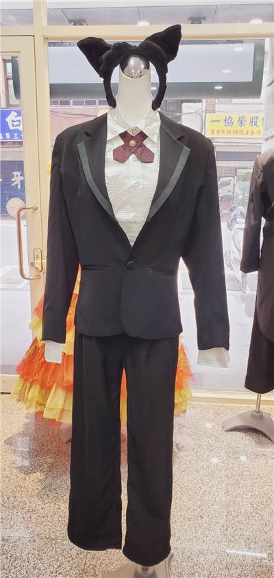 晚安大小姐/執事伴舞群(右邊那位貓耳男) 