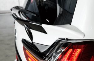 LX 570 中尾翼