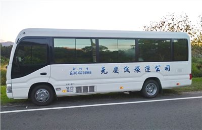 20座中型巴士