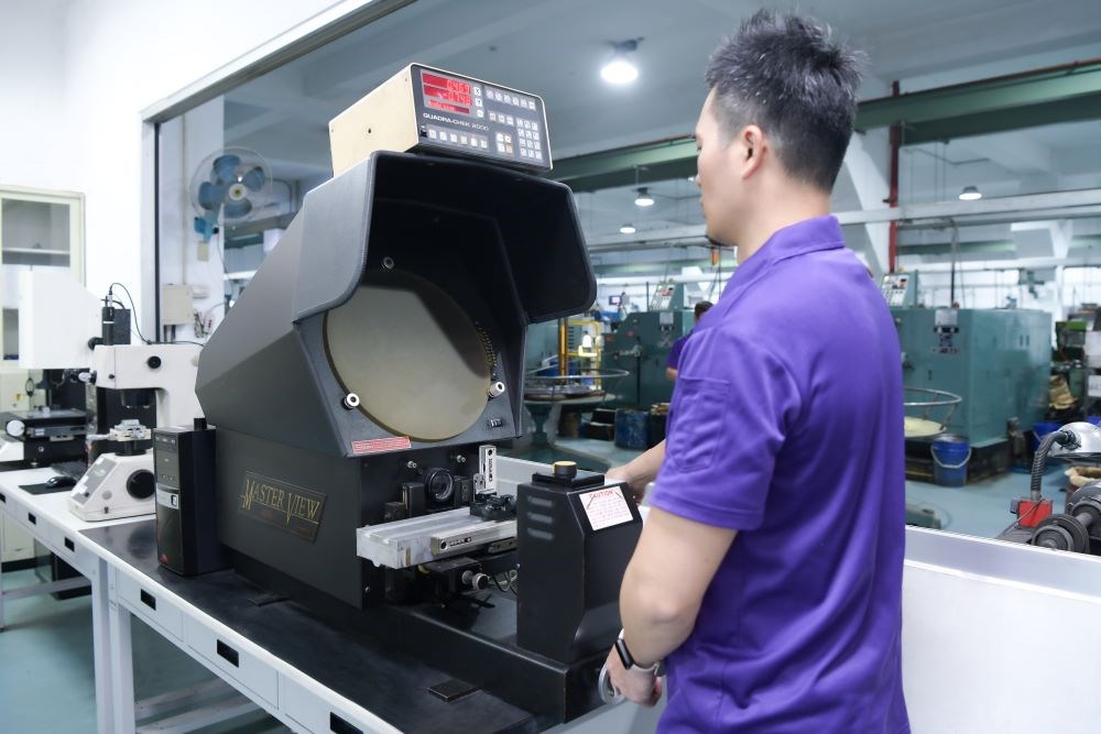 2.5D投影機側視圖