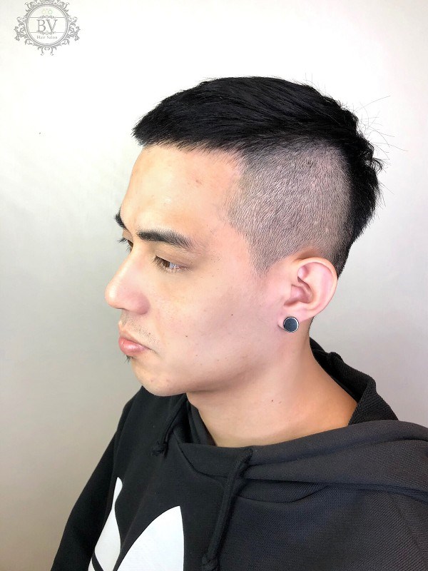 男生剪髮髮型師照片