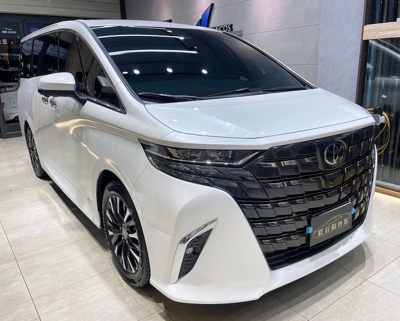 2024 Toyota Alphard - 前擋FSK冰鑽AT35搭配車身FSK冰鑽KT8 - 新北震宣汽車隔熱紙