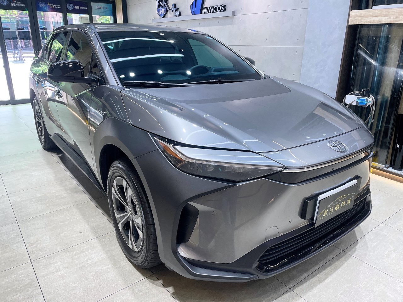 2023 Toyota bZ 4X - 前擋FSK冰鑽F70搭配車身FSK冰鑽F45- 新北震宣汽車隔熱紙