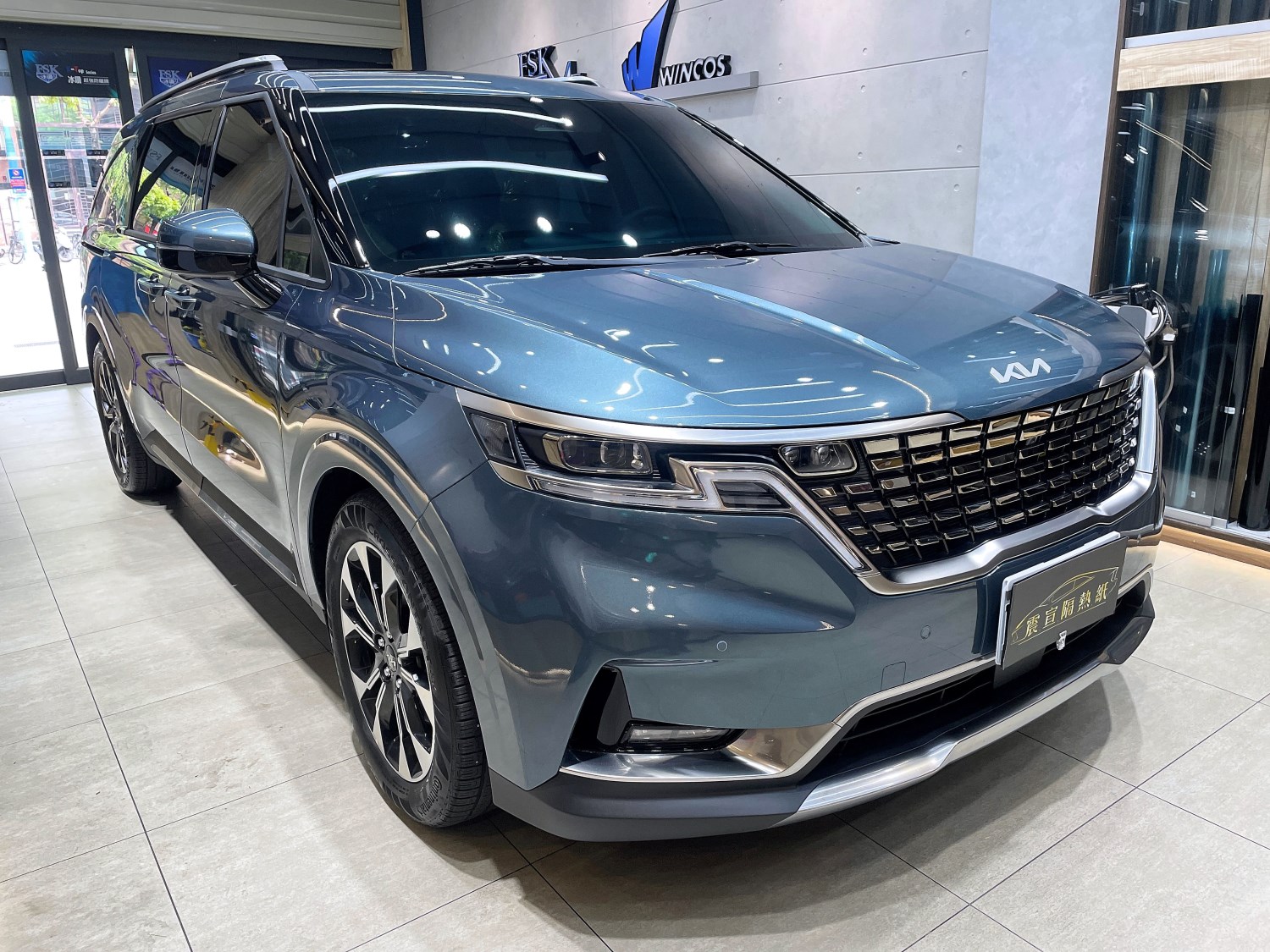 Kia Carnival前擋FSK AT35 搭配 車身FSK KT8