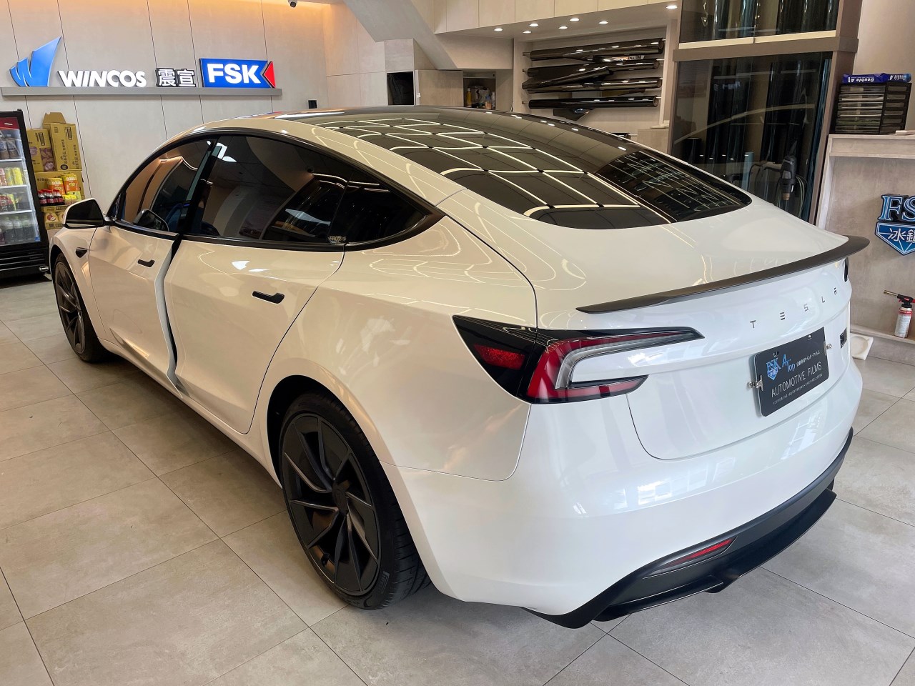 2024 Tesla Model 3 - 前擋FSK冰鑽AT35搭配車身FSK冰鑽F20.FX7 - 新北震宣板橋汽車隔熱紙