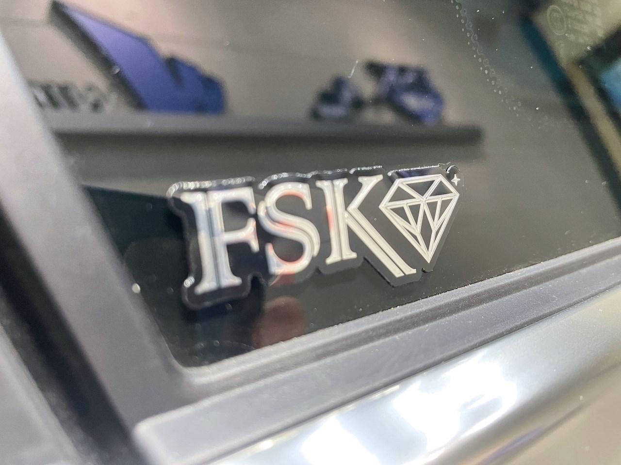 2024 M-Benz C-Class - 前擋FSK冰鑽F30搭配車身FSK冰鑽F20 - 新北震宣汽車隔熱紙