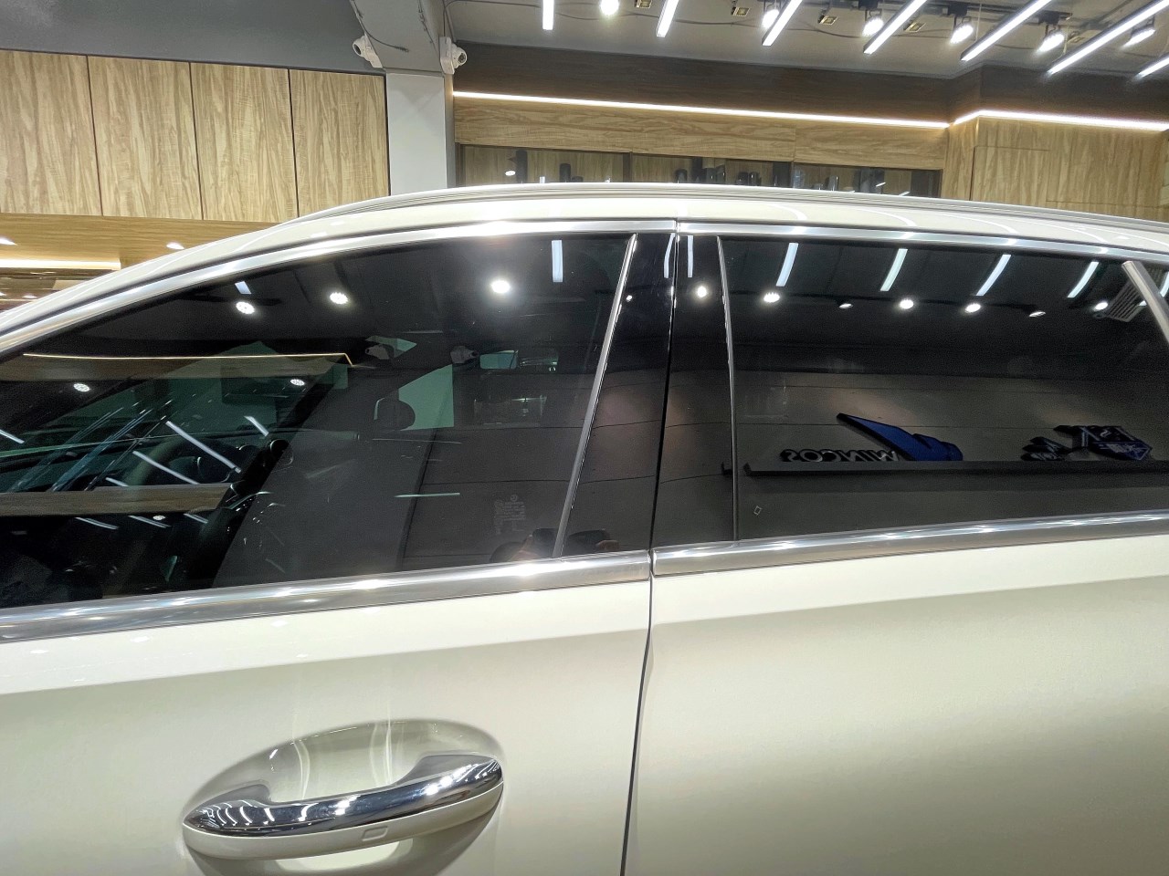 2024 M-Benz C-Class - 前擋FSK冰鑽F30搭配車身FSK冰鑽F20 - 新北震宣汽車隔熱紙