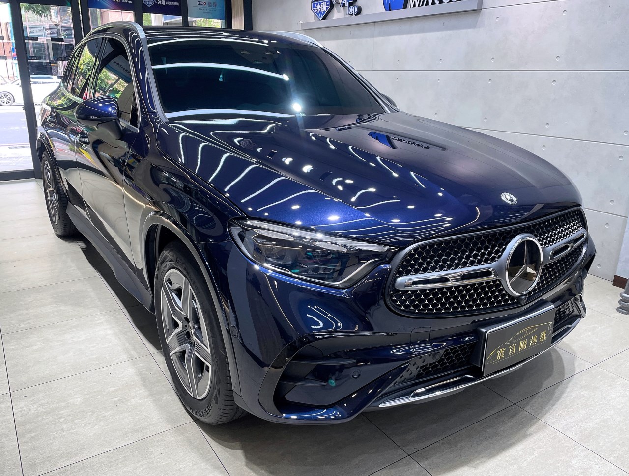 2024 Mercedes-Benz GLC-Class - 前擋FSK冰鑽AT35搭配車身FSK冰鑽F20.FX7 - 新北震宣汽車隔熱紙