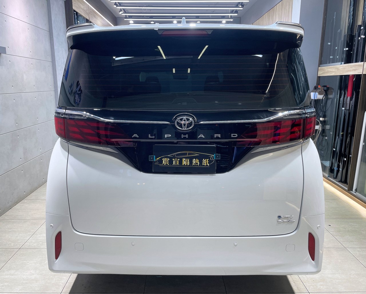 2024 Toyota Alphard - 前擋FSK冰鑽AT35搭配車身FSK冰鑽KT8 - 新北震宣汽車隔熱紙